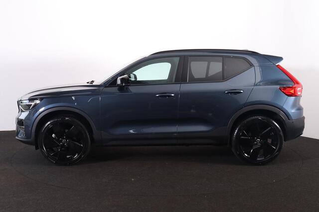 Volvo XC40 B3 Plus Black Edition - IntelliSafe Assist & Surround - 360º Camera - Harman/Kardon audio - Verwarmde voorstoelen & stuur - Parkeersensoren voor & achter - Elektr. bedienb. voorstoelen met geheugen links - Draadloze tel. lader - Standkachel - Extra getint
