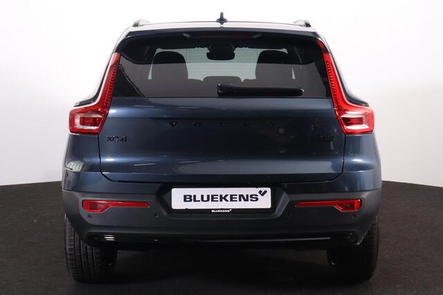Volvo XC40 B3 Plus Black Edition - IntelliSafe Assist & Surround - 360º Camera - Harman/Kardon audio - Verwarmde voorstoelen & stuur - Parkeersensoren voor & achter - Elektr. bedienb. voorstoelen met geheugen links - Draadloze tel. lader - Standkachel - Extra getint