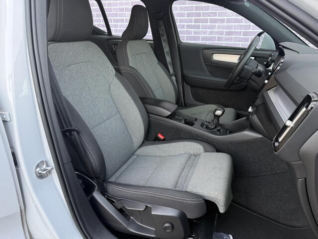 Volvo XC40 1.5 T2 Momentum Business | LED | Keyless Entry/Start | parkeercamera | Parkeersensoren voor+achter | Adaptieve cruise control | Apple CarPlay/Android Auto |