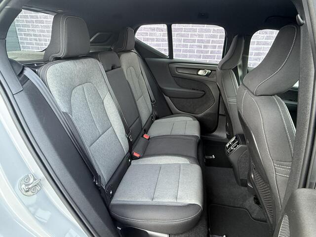 Volvo XC40 1.5 T2 Momentum Business | LED | Keyless Entry/Start | parkeercamera | Parkeersensoren voor+achter | Adaptieve cruise control | Apple CarPlay/Android Auto |