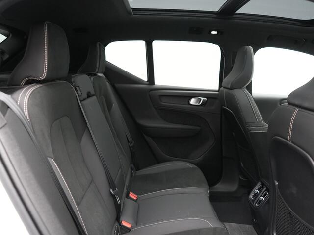 Volvo XC40 Recharge Ultimate 69 kWh 231pk Dealer O.H. | Trekhaak Af Fabriek | Panodak | Wartmepomp | Adaptive Cruise | 360 Camera | Harman / Kardon | Sportstoelen Memory & Verwarmd | Keyless | Blis | Apple Carplay | Google | Stuur Verwwarmd |
