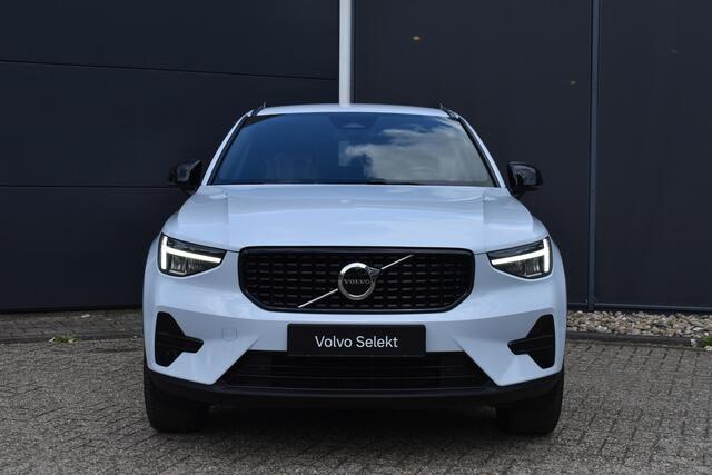 Volvo XC40 B4 Plus Dark | Trekhaak | Verwarmbare voorstoelen en stuurwiel | Keyless | Premium audio by Harman Kardon |