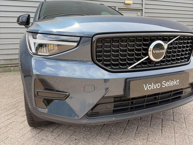 Volvo XC40 2.0 B4 Plus Dark / Elektr. verstelb. voorstoelen / Harman/Kardon / Achteruitrijcamera /