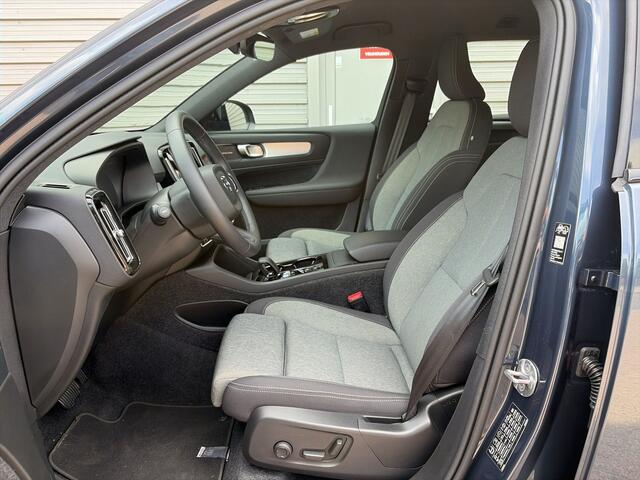 Volvo XC40 2.0 B4 Plus Dark / Elektr. verstelb. voorstoelen / Harman/Kardon / Achteruitrijcamera /