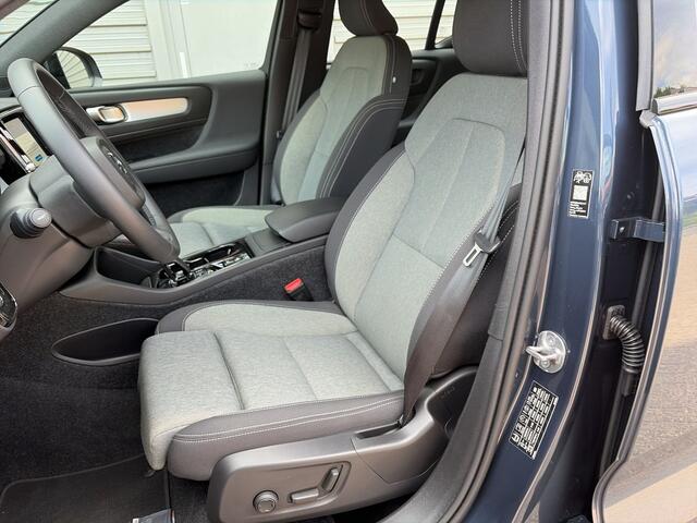 Volvo XC40 2.0 B4 Plus Dark / Elektr. verstelb. voorstoelen / Harman/Kardon / Achteruitrijcamera /