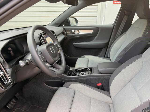 Volvo XC40 2.0 B4 Plus Dark / Elektr. verstelb. voorstoelen / Harman/Kardon / Achteruitrijcamera /
