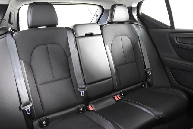 Volvo XC40 2.0 D3 Momentum *Navigatie*Trekhaak*Standkachel*