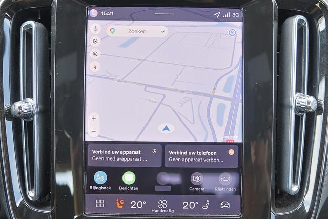 Volvo XC40 B4 Plus Dark - IntelliSafe Assist & Surround - Harman/Kardon audio - Parkeercamera achter - Verwarmde voorstoelen & stuur - Parkeersensoren voor & achter - Elektr. bedienb. voorstoelen met geheugen links - Draadloze tel. lader - Inklapbare trekhaak - 19' 