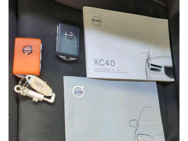 Volvo XC40 1.5 T2 130PK R-Design / Trekhaak / 1/2 Leder / Airco-ecc./ Navigatie / Stoelverwarming / Pdc./
