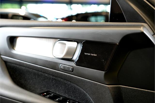 Volvo XC40 1.5 T4 155kW/211pk DCT7 Recharge R-Design PANORAMADAK + PILOT ASSIST + SPORTSTOELEN + 360 CAMERA + HARMAN/KARDON + ADAPT.CRUISE + LANE ASSIST + BLIS + KEYLESS ENTRY&GO + MISTLAMPEN VOOR + PARKSENSOREN + 19" LM-VELGEN!!