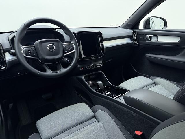 Volvo XC40 B3 177pk Plus Black Edition / Harman en kardon audio / Stoel/- en stuurverwarming / Elektrisch verstelbare stoelen /