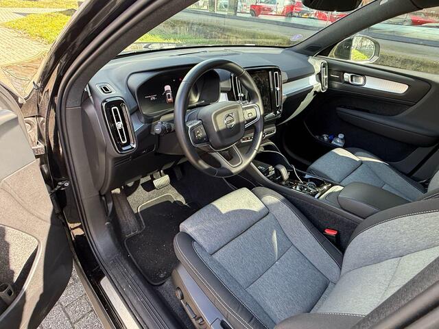 Volvo XC40 2.0 B4 Plus Black Edition | PANO | HARMAN KARDON | ADAPT. CRUISE | RIJKLAARPRIJS |