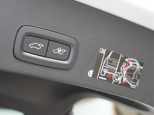 Volvo XC40 1.5 T5 Recharge R-Design Trekhaak wegklapbaar Panoramadak 232