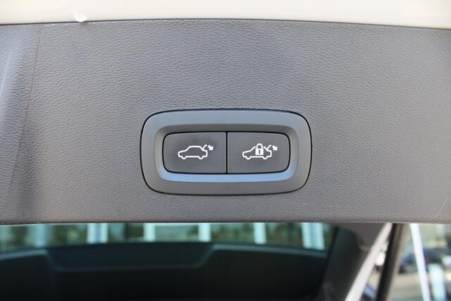 Volvo XC40 232PK Recharge Plus | Adapt. Cruise | BLIS | Warmtepomp | Camera + PDC | 20" LMV | Getint glas |