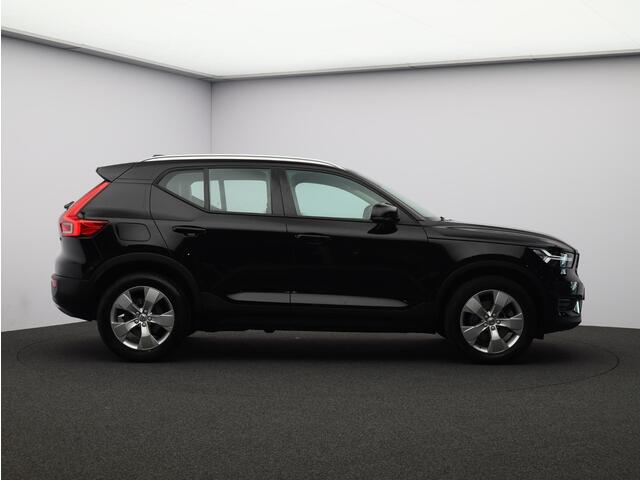 Volvo XC40 2.0 T4 Momentum / Adaptive Cruise / BLIS / Parkeercamera / Parkeersensoren V+A / All-Seasonbanden /