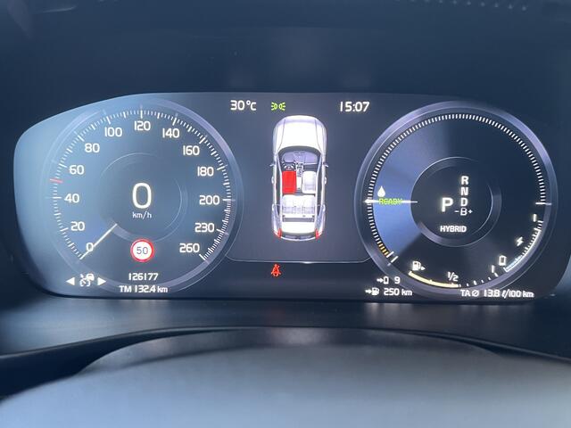 Volvo XC40 1.5 T4 211 Pk Recharge R-Design Navigatie Sporstoelen 20 Inch Velgen Camera Carplay Stoel + Stuurverwarming Pilot Assist Blis