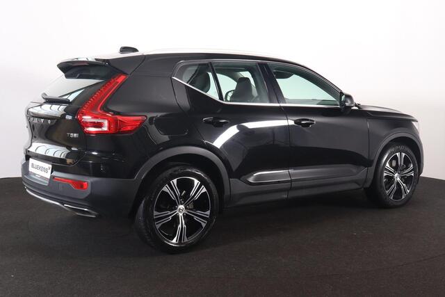 Volvo XC40 T5 Recharge Inscription - IntelliSafe - Parkeercamera achter - Verwarmde voorstoelen - Parkeersensoren voor & achter - 19' LMV - BLIS - Trekhaak semi-elektrisch inklapbaar