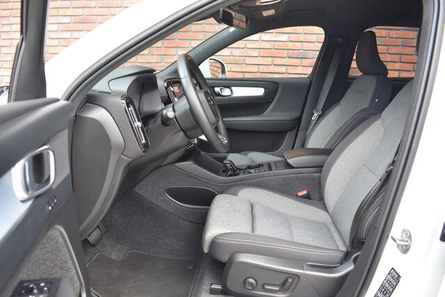 Volvo XC40 B3 177PK Core | 19" | Trekhaak | All-Season | Lighting | Power Seats |