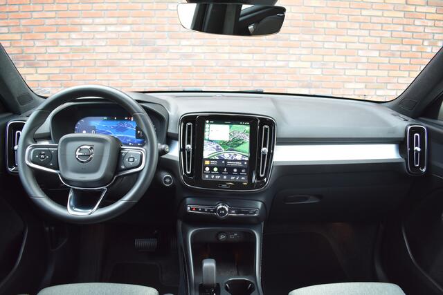 Volvo XC40 B3 177PK Core | 19" | Trekhaak | All-Season | Lighting | Power Seats |