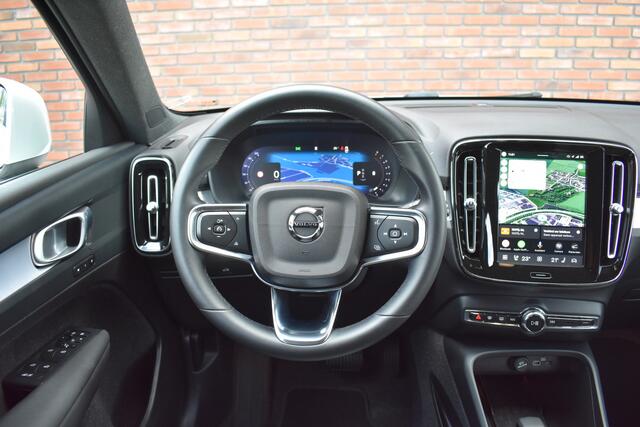 Volvo XC40 B3 177PK Core | 19" | Trekhaak | All-Season | Lighting | Power Seats |