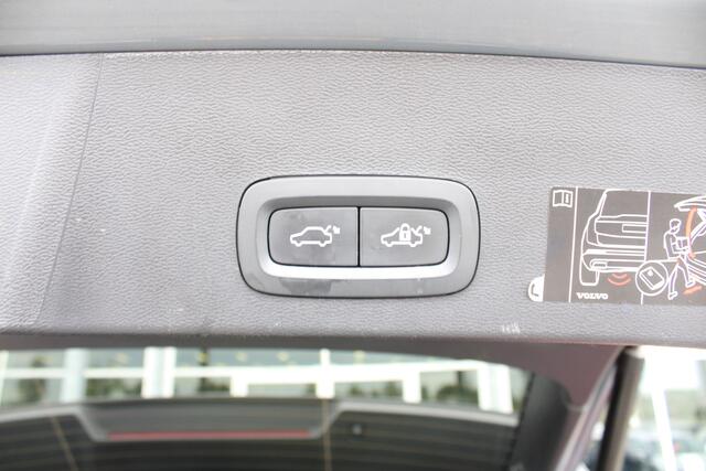 Volvo XC40 T4 211PK Automaat Recharge R-Design Expression | Schuif/kanteldak | Trekhaak | Adapt. Cruise | Camera + PDC | DAB | Verw. Voorruit |