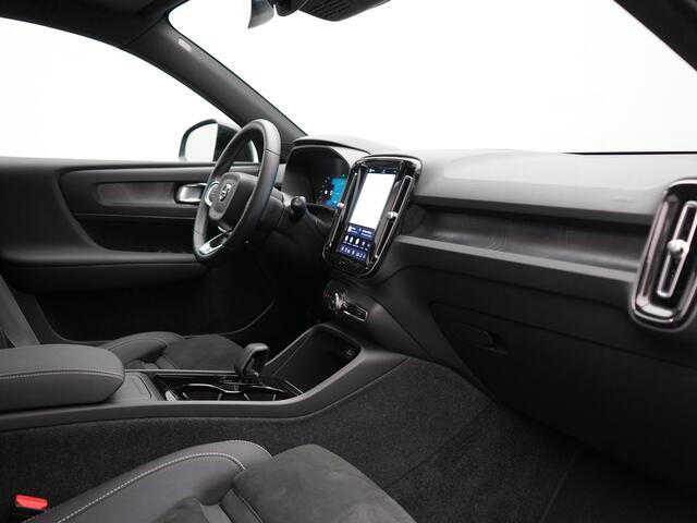 Volvo XC40 Ultimate Recharge Pure 70 kWh 231pk Dealer O.H. | Trekhaak Af Fabriek | Panodak | Adaptive Cruise | 360 Camera | Harman / Kardon | Alcantara Sportstoelen Memory & Verwarmd | Keyless | Blis | Apple Carplay | Google Assistent | DAB |