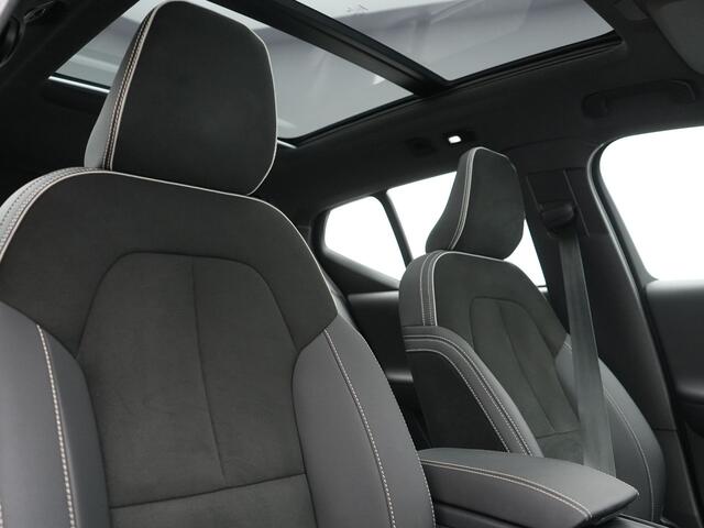 Volvo XC40 Ultimate Recharge Pure 70 kWh 231pk Dealer O.H. | Trekhaak Af Fabriek | Panodak | Adaptive Cruise | 360 Camera | Harman / Kardon | Alcantara Sportstoelen Memory & Verwarmd | Keyless | Blis | Apple Carplay | Google Assistent | DAB |