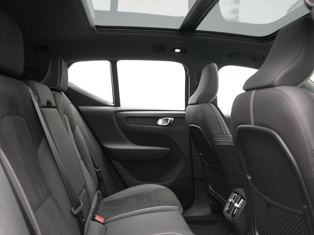Volvo XC40 Ultimate Recharge Pure 70 kWh 231pk Dealer O.H. | Trekhaak Af Fabriek | Panodak | Adaptive Cruise | 360 Camera | Harman / Kardon | Alcantara Sportstoelen Memory & Verwarmd | Keyless | Blis | Apple Carplay | Google Assistent | DAB |