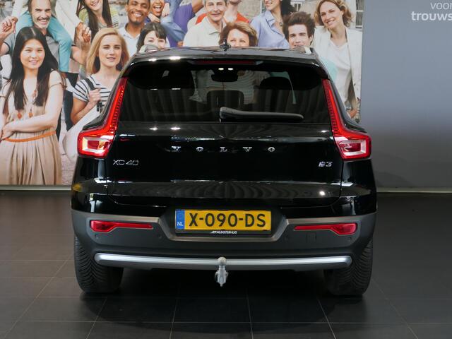 Volvo XC40 2.0 B3 Core - Elektr. Wegklapbare trekhaak - Dodehoek - 18"LMV - Stoel en Stuurverw