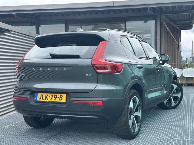 Volvo XC40 2.0 B4 Plus Dark Mild hybrid, Automaat, Trekhaak semi elektrisch wegklapbaar, 19 inch wielen met all-season banden, Verwarmde voorruit, Stoel- en stuurwielverwarming