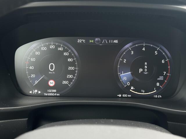 Volvo XC40 2.0 T4 Momentum 4 cilinder, Automaat, Driver assist, BLIS, Adaptive cruise, Trekhaak afneembare kogel, 360 graden parkeercamera, Stoel en stuurverwarming, Parkeerverwarming met timer