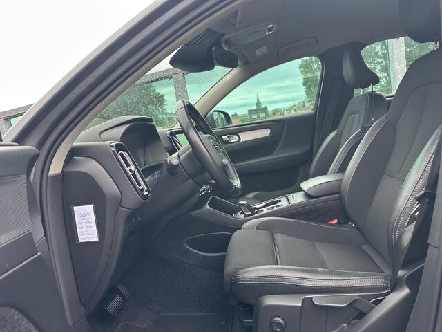 Volvo XC40 2.0 T4 Momentum 4 cilinder, Automaat, Driver assist, BLIS, Adaptive cruise, Trekhaak afneembare kogel, 360 graden parkeercamera, Stoel en stuurverwarming, Parkeerverwarming met timer