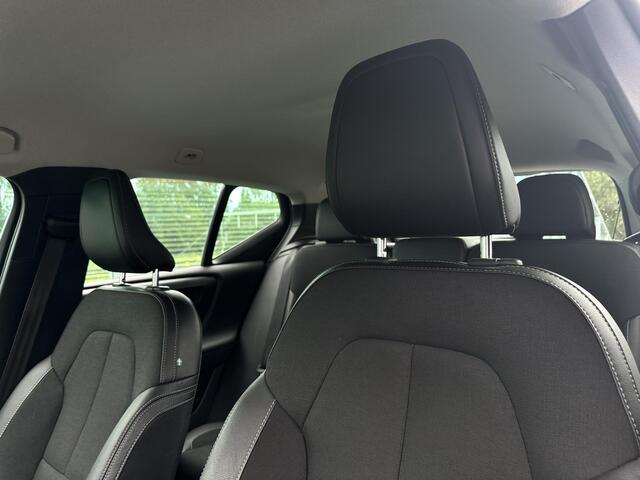 Volvo XC40 2.0 T4 Momentum 4 cilinder, Automaat, Driver assist, BLIS, Adaptive cruise, Trekhaak afneembare kogel, 360 graden parkeercamera, Stoel en stuurverwarming, Parkeerverwarming met timer