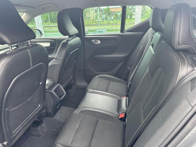 Volvo XC40 2.0 T4 Momentum 4 cilinder, Automaat, Driver assist, BLIS, Adaptive cruise, Trekhaak afneembare kogel, 360 graden parkeercamera, Stoel en stuurverwarming, Parkeerverwarming met timer