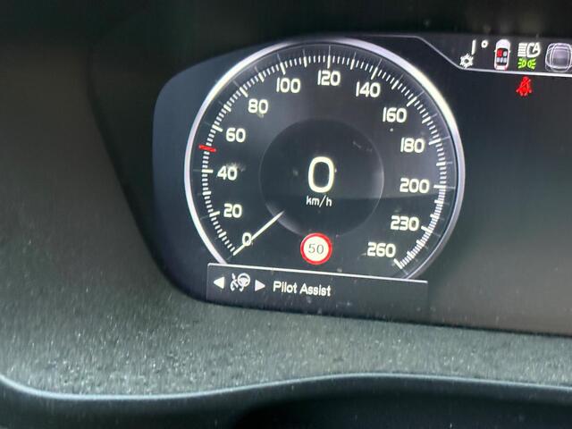 Volvo XC40 1.5 T5 Recharge R-Design | Trekhaak | Schuif/Kanteldak | Stoel/Stuurverwarming | Parkeercamera | Apple Carplay/Android Auto | Dealeronderhouden |