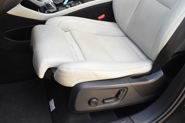 Volvo XC40 T5 247PK AWD Inscription Automaat / Navigatie / Adaptive Cruise control / 360 Camera / 20'' velgen / Panorama schuif-kanteldak / Harman Kardon / Elektrisch verstelbare stoelen met geheugen / Stoelverwarming v+a / Stuurverwarming / Trekhaak