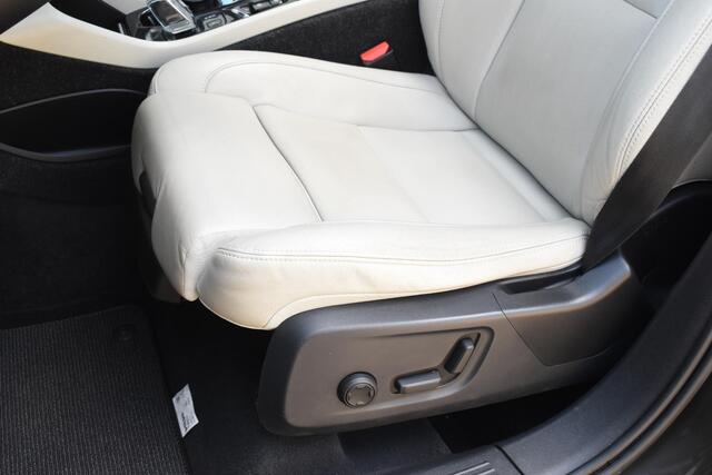 Volvo XC40 T5 247PK AWD Inscription Automaat / Navigatie / Adaptive Cruise control / 360 Camera / 20'' velgen / Panorama schuif-kanteldak / Harman Kardon / Elektrisch verstelbare stoelen met geheugen / Stoelverwarming v+a / Stuurverwarming / Trekhaak
