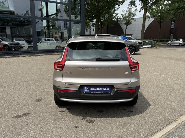 Volvo XC40 1.5 T4 Plug-in hybrid Plus Bright VOLVO DEALER ONDERHOUDEN | PANO| 360 CAMERA| HARMAN KARDON| STOEL + STUURVERWARMING|