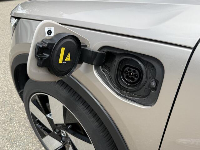 Volvo XC40 1.5 T4 Plug-in hybrid Plus Bright VOLVO DEALER ONDERHOUDEN | PANO| 360 CAMERA| HARMAN KARDON| STOEL + STUURVERWARMING|