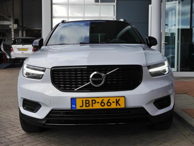 Volvo XC40 1.5 T3 Momentum Business | Zwart dak | Navigatie | Adaptieve Cruise control | Camera | Elektrische achterklep | Elektrisch verstelbare stoelen met geheugen