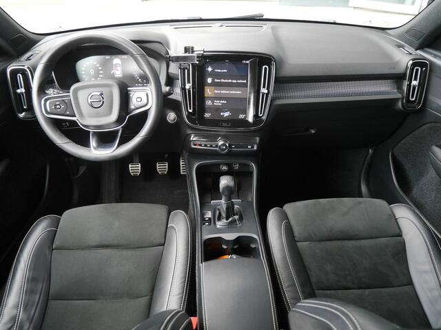 Volvo XC40 1.5 T3 Momentum Business | Zwart dak | Navigatie | Adaptieve Cruise control | Camera | Elektrische achterklep | Elektrisch verstelbare stoelen met geheugen