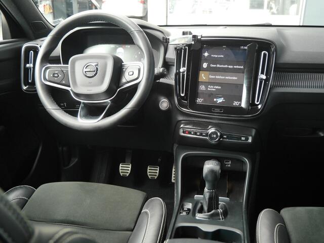 Volvo XC40 1.5 T3 Momentum Business | Zwart dak | Navigatie | Adaptieve Cruise control | Camera | Elektrische achterklep | Elektrisch verstelbare stoelen met geheugen