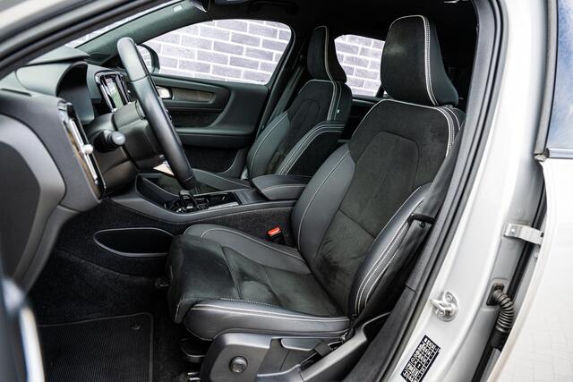 Volvo XC40 Recharge Plus 70 kWh | Adaptieve Cruise Control | Dodehoek Detectie | Stoel en Stuurverwarming | 20" | Nubuck Bekleding |