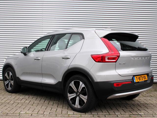 Volvo XC40 1.5 T5 Recharge Inscription Automaat / Panoramadak / Trekhaak / Leder interieur / All-seasonbanden / 360* camera