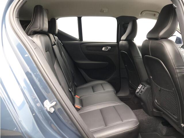 Volvo XC40 1.5 T3 Inscription / Trekhaak / Stoelverwarming /Harman Kardon Audio / Cruise Control / Achteruitrijcamera / Leder / All Season Banden