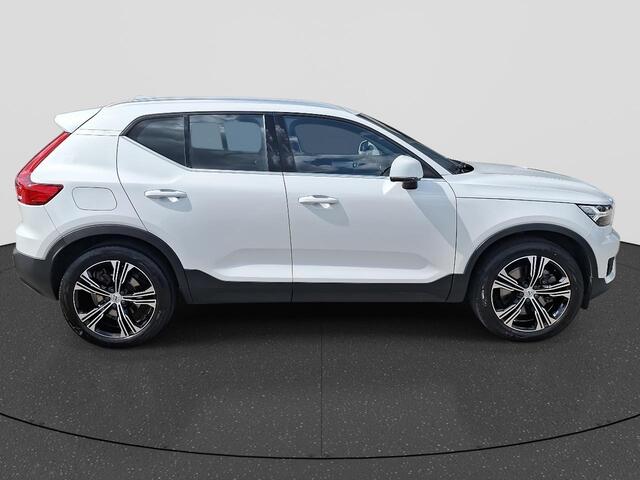 Volvo XC40 1.5 T5 Recharge Business Pro | NL-Auto | Automaat | Plug-In Hybride | Navigatie | 360 Graden Camera | Climate Control | Adaptieve Cruise Control | Stuurwiel en Stoel Verwarming | Elektrische Achterklep | Trekhaak Elektrisch Wegklapbaar | 1e Eigenaar |