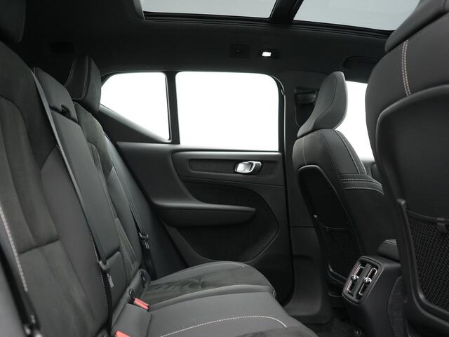 Volvo XC40 Recharge Ultimate 69 kWh 232pk Dealer O.H | Trekhaak Af Fabriek | Panodak | 360 Camera | Adaptive Cruise | Harman / Kardon | Alcantara Sportstoelen Memory & Verwarmd | BLIS | Keyless | Apple Carplay | Pilot Assist | Stuurverwarming | Google Assistant & Ma