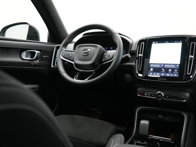 Volvo XC40 Recharge Ultimate 69 kWh 232pk Dealer O.H | Trekhaak Af Fabriek | Panodak | 360 Camera | Adaptive Cruise | Harman / Kardon | Alcantara Sportstoelen Memory & Verwarmd | BLIS | Keyless | Apple Carplay | Pilot Assist | Stuurverwarming | Google Assistant & Ma