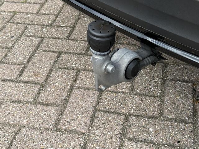 Volvo XC40 Single Motor Extended Range Ultimate 82 kWh | SOH:96% | Trekhaak | Adaptive Cruise | Schuif/kantel panoramadak | Stoel/stuur verwarming | Power Seats | Memory | DAB | Harman/Kardon |