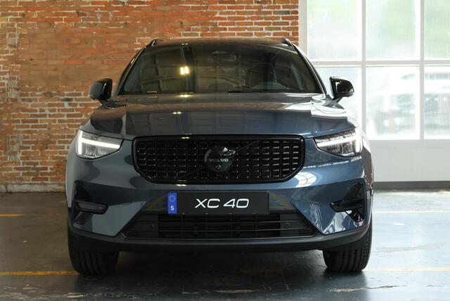 Volvo XC40 2.0 B4 Plus Black Edition | Elektrisch Verstelbare Voorstoelen | Stoel + Stuurverwarming | Harman Kardon Premium Audio | 20" Black Wielen | 360º Visual Park Camera |